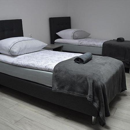 Hostel Adabet كيبنو المظهر الخارجي الصورة