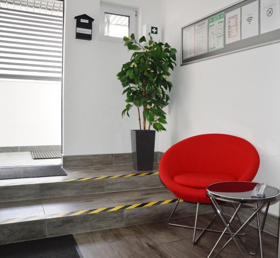 Hostel Adabet كيبنو المظهر الخارجي الصورة