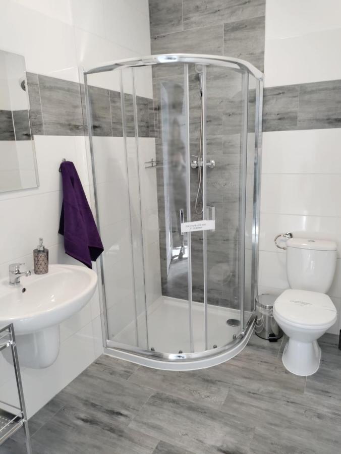 Hostel Adabet كيبنو المظهر الخارجي الصورة