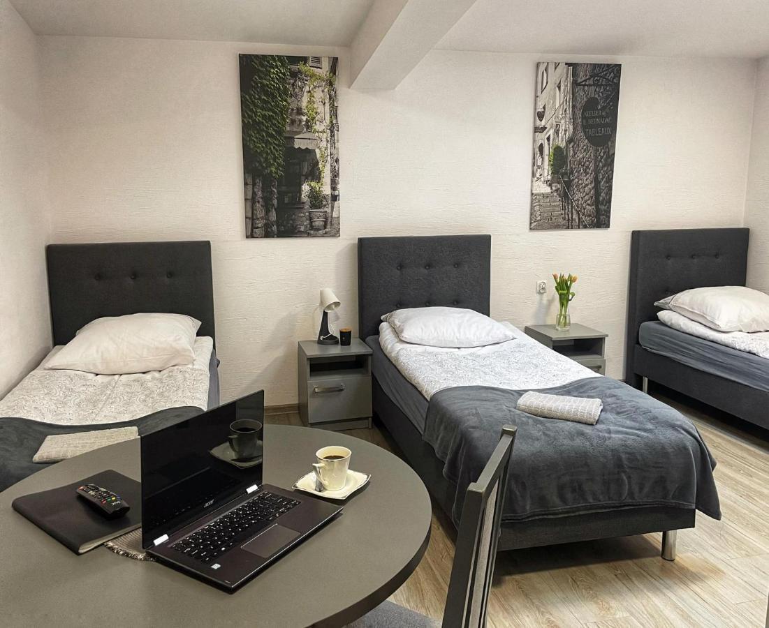 Hostel Adabet كيبنو المظهر الخارجي الصورة