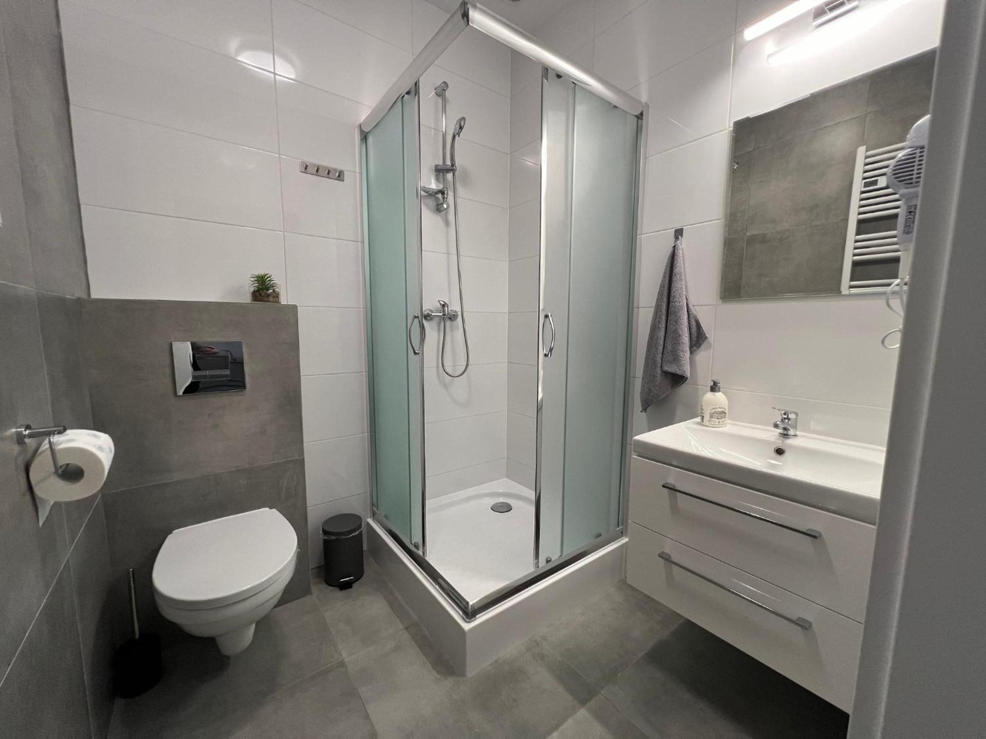 Hostel Adabet كيبنو المظهر الخارجي الصورة